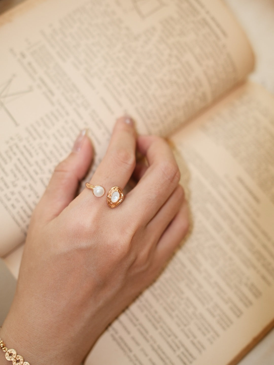 Molten Pearl Oval Ring