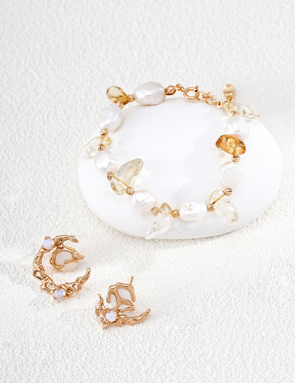 Golden Hour Pearl Bracelet