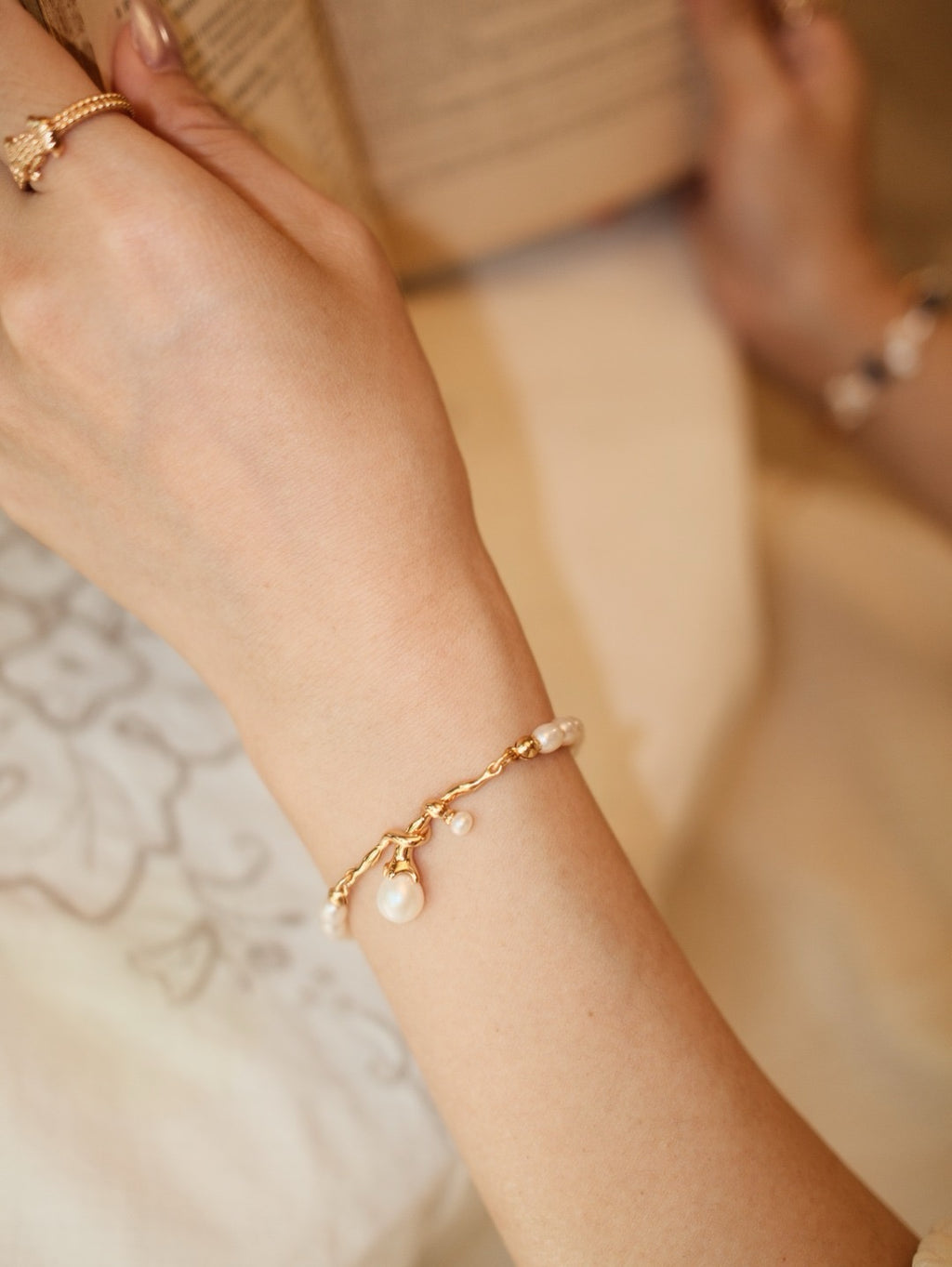 Entwine Pearl Bracelet