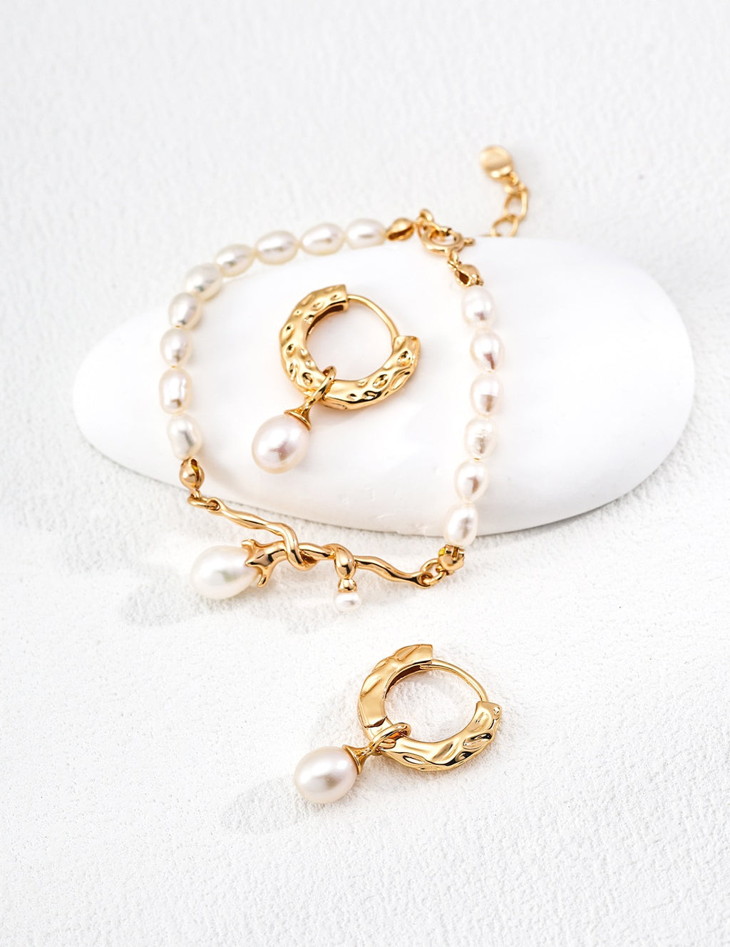 Entwine Pearl Bracelet