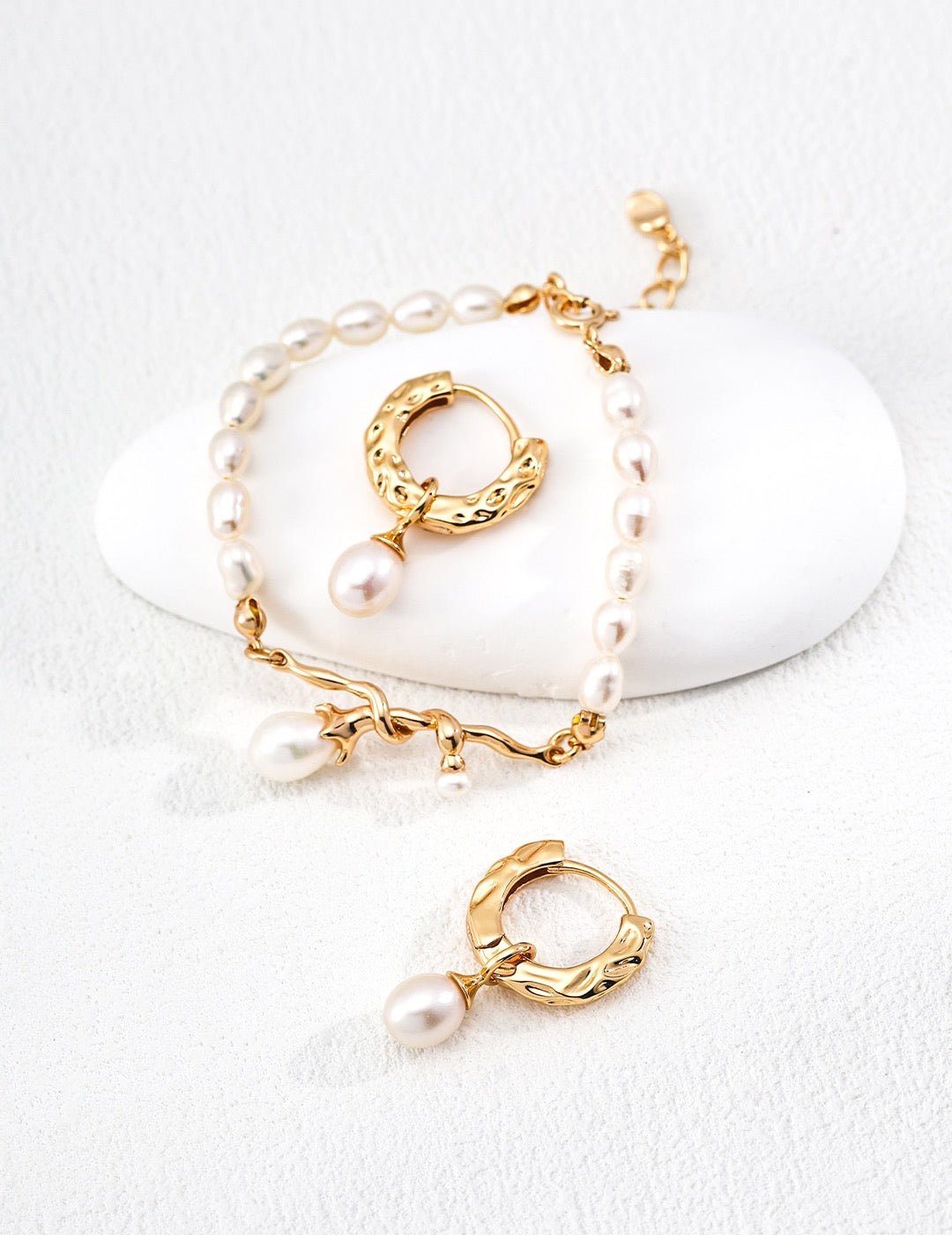 Entwine Pearl Bracelet