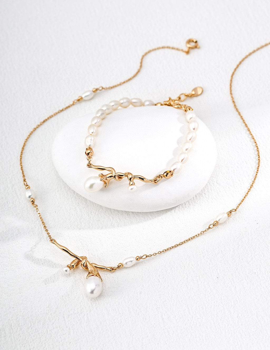 Entwine Pearl Bracelet
