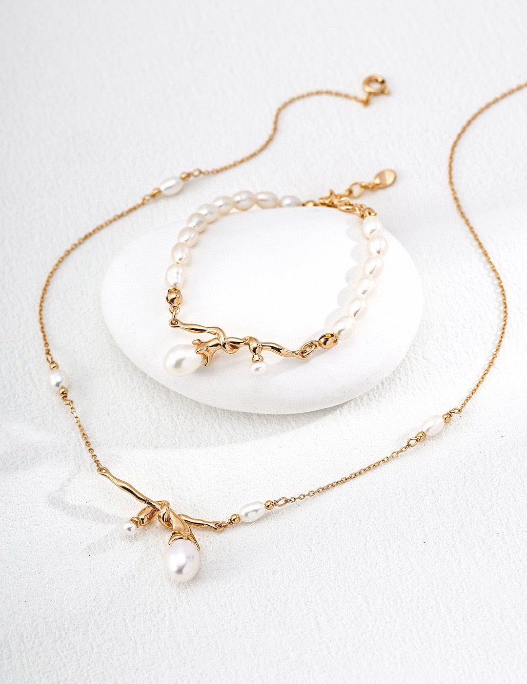 Entwine Pearl Bracelet