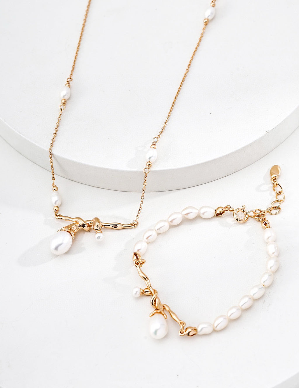 Entwine Pearl Bracelet