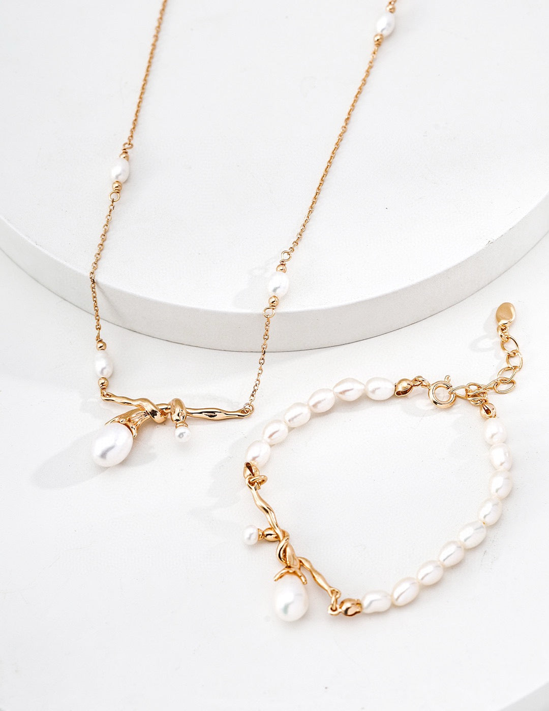 Entwine Pearl Bracelet