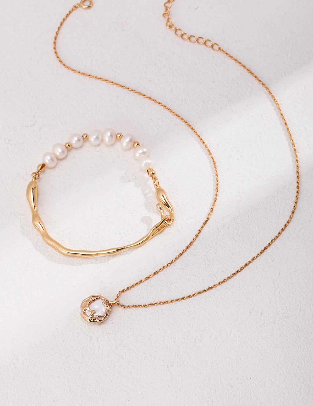 Wild Vine Pearl Necklace